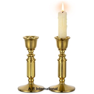 Ensemble de 2 bougeoirs portables vintage en aluminium doré, faits à la main, style européen, pour décoration de Noël - Product Image 1