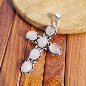 Collar con colgante solitario de cuarzo rosa con engaste de bisel chapado en plata antigua de latón, estilo bohemio, unisex, para compromiso, de exportador indio - Product Image 1