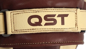 QST BFP-1402 Coussinets de frappe en cuir microfibre – Légers, respirants, avec design incurvé à fixation par crochet pour l'entraînement de Kickboxing et Taekwondo, personnalisables - Product Image 4
