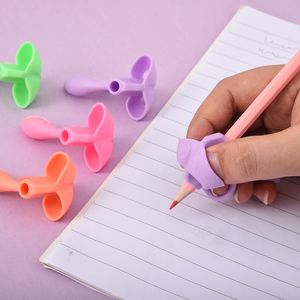 Corrector de Agarre para Bolígrafo de 5 y 3 Dedos, Protector para Práctica de Escritura - Product Image 1