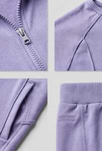 Conjunto deportivo de sudadera con capucha y pantalones largos para mujer, color morado liso, con cremallera. - Product Image 2