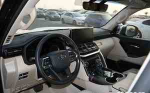 Toyota Land Cruiser VXR 3.5L V6 Noir 2024 d'occasion avec faible kilométrage, sièges en cuir, jantes en alliage, pack technologique Bluetooth - Product Image 5