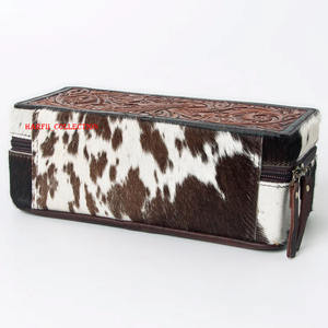 Bolso de mano rectangular para mujer con diseño floral en cuero repujado y cierre de cremallera superior - Product Image 2