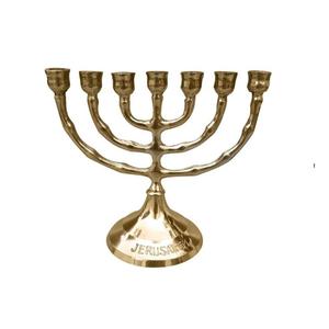 Ménorah dorée à 7 branches, candélabre avec base de Jérusalem gravée, design moderne moulé à la main, porte-bougie pour décoration de mariage et utilisation sur table - Product Image 4