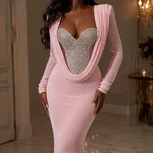 Robe de soirée sirène élégante pour femme en satin rose, ornée de cristaux et de strass, avec corset, col en V classique, longueur ras du sol et traîne drapée en queue de poisson - Product Image 3