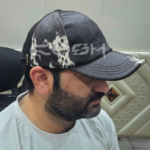 Gorra de Béisbol Hecha a Mano de Piel de Vaca con Pelo Blanco y Negro - Product Image 6
