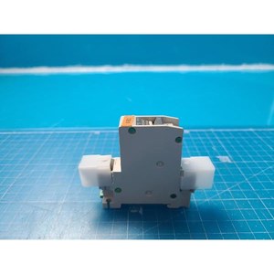 Protecteur de circuit Mitsubishi CP30-BA 10A, utilisé comme pièce détachée pour équipement semi-conducteur d'occasion - Product Image 1