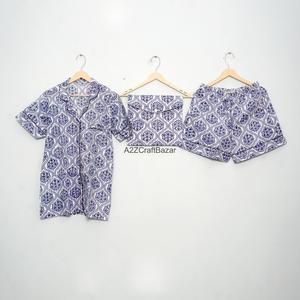 Ensemble de pyjama élégant et luxueux pour femmes, 100% coton pur, respirant, doux, imprimé de fleurs, col en V court, fermeture à cordon, idéal pour les vacances - Product Image 4