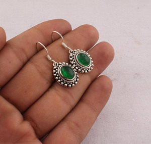 Boucles d'oreilles pendantes vintage en argent sterling 925 Shree Jaipur faites à la main avec jade vert en forme de goutte d'eau pour femmes et unisexe, vente en gros - Product Image 3
