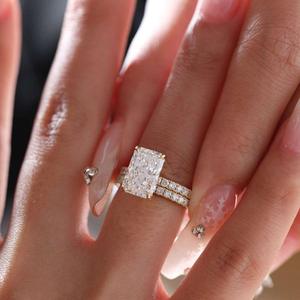 แหวนเพชรทรงรัศมี 3 กะรัต เพชรเลี้ยงในห้องปฏิบัติการ รับรองโดย IGI ทองคำแท้ 14K สีเหลืองทอง ชุดเครื่องประดับเจ้าสาวสุดหรู แหวนเพชรเม็ดเดี่ยวทรงตัวยูประดับเพชรแบบพาเว่ - Product Image 2