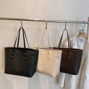 Sac messager pour femme en cuir véritable fait main, style rétro, bandoulière unique, fermeture éclair sécurisée, motif losanges, idéal pour les voyages - Product Image 3