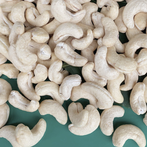 Fournisseur fiable de noix de cajou brutes WW180, WW240, WW320, noix de cajou LP 1 kg, noix de cajou en provenance de Santigo, Vietnam - Product Image 1