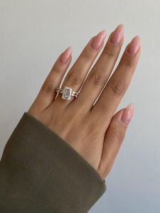 Anillo de Compromiso de Diamantes con Corte Esmeralda para Mujer, Oro Sólido de 18K, Engaste de Garras, Estilo Clásico - Product Image 3