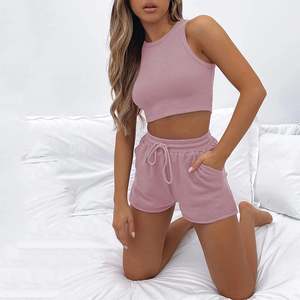 Ensemble 2 pièces tricoté pour femme : crop top et short, couleur unie, tenue décontractée d'été, sans manches, col rond, respirant, en coton et élasthanne - Product Image 3