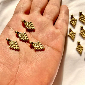 Pendentif en forme de fleur en laiton naturel plaqué or avec chaîne à maillons pour bijoux de mariage - Product Image 3