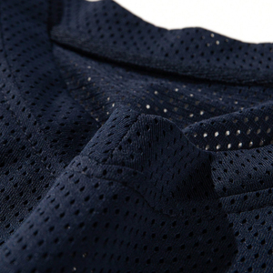 เสื้อฟุตบอลอเมริกันแบบตาข่ายเบิร์ดอายสั่งทำขายส่งสำหรับผู้ชาย คอวี ระบายอากาศได้ดี ทรงโอเวอร์ไซส์ เหมาะสำหรับการฝึกซ้อมกีฬา - Product Image 5