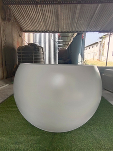 กระถางต้นไม้ทรงกลม ไฟเบอร์กลาส น้ำหนักเบา ทนทาน ดีไซน์ทันสมัย คลาสสิก สำหรับแขวน ตกแต่งบ้าน ใช้ภายนอกอาคาร ผลิตโดย KNT Creations รุ่น Maharashtra - Product Image 3