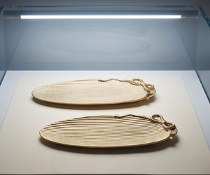 Juego de bandejas ovaladas doradas de metal pesado con textura fundida para cocina y comedor, artículo en stock - Product Image 3