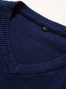 เสื้อสเวตเตอร์คอวีผู้ชาย ผ้าฝ้าย 100% ทรงเข้ารูป สไตล์ลำลองทางธุรกิจ แขนยาว สีพื้น ระบายอากาศได้ดี รับผลิตแบบ OEM - Product Image 3