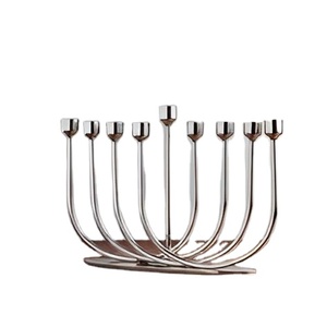 Nouveauté : Ménorah en argent tendance pour la maison, les villas, éclairage de table, utilisation décorative, porte-bougie Hanouka, ménorah - Product Image 1