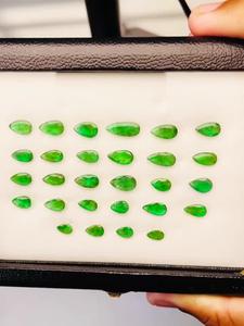มรกตธรรมชาติจากแซมเบีย รูปทรงลูกแพร์ 28 เม็ด น้ำหนัก 19.64 กะรัต สีเขียว รับรองโดย IGI ชุดอัญมณีเข้าชุดสำหรับทำเครื่องประดับ - Product Image 5