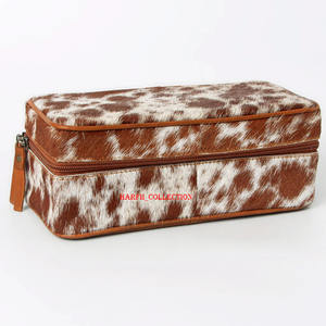 Bolso de mano rectangular minimalista para mujer en piel natural con cierre de cremallera delgado y borde de cuero para uso diario. - Product Image 2