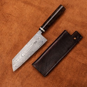 Couteau Santoku artisanal UMAR FAROOQ, lame en acier Damas de 3,0 mm d'épaisseur, manche en bois moderne, étui en cuir, écologique, 7 - Product Image 6