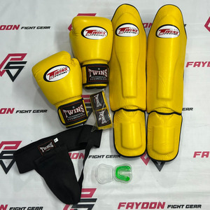 Set de Equipo de Boxeo Twins Gold con Guantes, Protectores de Espinillas, Protector Inguinal y Protector Bucal - Product Image 6