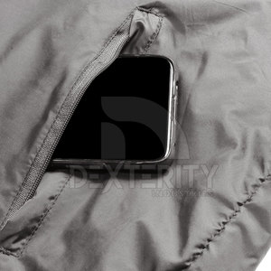 Chaqueta Impermeable de Invierno para Hombre Hecha en Pakistán, con Logotipo Frontal, Capucha y Mangas Largas - Product Image 3