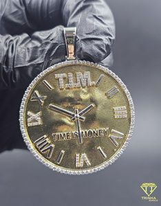 Pendentif Horloge Premium Haut de Gamme Motivationnel « Time Is Money » avec Cadran Rond et Chiffres Romains, Style « Iced Out » - Product Image 2