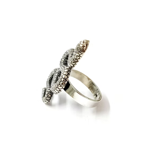 Anillo Moderno y Elegante con Patrón de Serpiente en Plata 925 - Plata de Jaipur, Hecho a Mano, Unisex, Proveedor al por Mayor, Joyería Fina - Product Image 2
