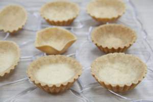 Venta al por mayor de tartaletas: Fabricación OEM/ODM HALAL de alta calidad, galletas congeladas sin hornear, base para tarta de 630 g, postre dulce para exportación. - Product Image 3