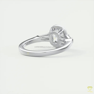 Bague de fiançailles vintage à trois pierres en moissanite taille ovale, en argent sterling 925, sertie à griffes, baguette conique, certifiée IGI - Product Image 3