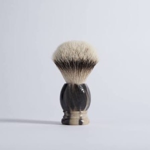 Brocha de Afeitar Ecológica Hecha a Mano de Cuerno de Búfalo de ILAHI con Cerdas y Mango de Cuerno para Afeitar y Personalización de Halloween - Product Image 3