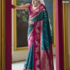 Sari traditionnel en soie à imprimé floral Mehira pour mariage et Diwali - Product Image 1
