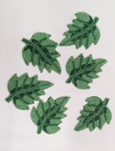 FAIZA CRAFT Sous-verres en tissu vert faits main avec des feuilles perlées, tapis de tasse brodés, sous-verres écologiques au design moderne - Product Image 1