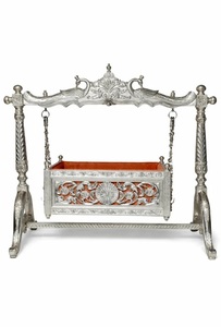 Cuna Moderna con Aspecto de Plata Alemana para Decoración de Eventos de Boda, Cuna de Madera de Teca Personalizable de DST EXPORTS - Product Image 5