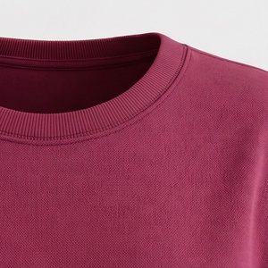 Ensemble 2 pièces tricoté pour femme : T-shirt à manches courtes de couleur unie et short au-dessus du genou, col rond, coupe ample, décontracté, pour le printemps et l'été - Product Image 4