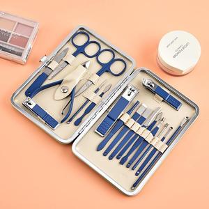 Ensemble de manucure et pédicure haut de gamme, de qualité supérieure, fabriqué sur mesure en acier inoxydable léger, avec emballage personnalisé - Product Image 1