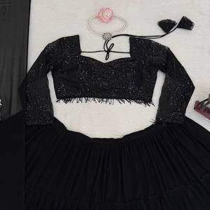 VASTRA COTTAGE Lehenga élégant en Georgette avec jupe évasée, accompagné d'un Choli en filet papillon doux avec broderie de fils et de Dupatta - Product Image 4