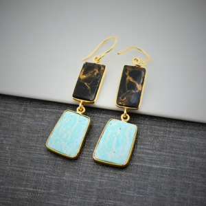Boucles d'oreilles uniques plaquées or 18 carats avec pierres d'amazonite et de cuivre noir |   Boucles d'oreilles pendantes rectangulaires modernes - Product Image 3