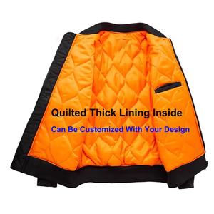 บริการ OEM เสื้อแจ็คเก็ตบอมเบอร์พัฟเฟอร์ผู้ชายแบบปรับแต่งได้ ผ้าแคนวาส คอตั้ง มีฮู้ด กันลม แขนยาว สำหรับฤดูหนาว ราคาสมเหตุสมผล คุณภาพสูง - Product Image 4
