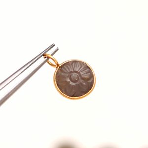 Colgante de Flor Tallada en Piedra Lunar Gris Natural con Baño de Oro Vermeil, Plata de Ley 925, Gema de Piedra Lunar, Joyería de Cristal Curativo - Product Image 5