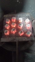 Desde Indonesia, estas briquetas se producen solo con cáscaras de coco y garantizan una calidad de primera.