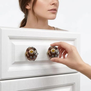 Pomo de Gabinete de Vidrio con Detalles en Azul y Ámbar, Diseño Industrial, Ecológico, Fácil Instalación para Muebles de Cocina - Product Image 3