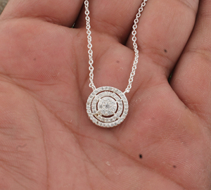 Collar con Colgante de Circonita Cúbica Plateada en Plata de Ley con Diseño de Rosa para Mujer, Colgante Solitario de Diamante CZ AAA, Elegante para Novia o Boda - Product Image 1