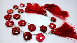 Perles facettées en thulite naturelle, forme coussin, 14 mm, vendues par brin de 8 pouces de long - Product Image 2
