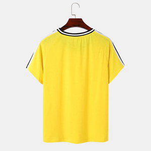 T-shirt pour homme jaune à col rond et manches courtes, avec bordure contrastée, coupe classique, tricoté, de qualité supérieure, décontracté - Product Image 2