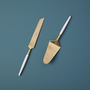 Ensemble de couteaux à gâteau en métal finition antique pour les mariages de luxe, donnant un look élégant au rituel de découpe du gâteau - Product Image 3
