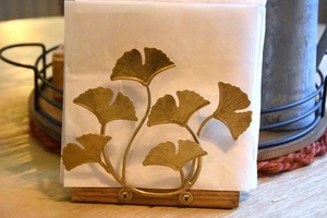 Porte-mouchoirs haut de gamme en métal et bois avec revêtement premium, idéal pour les restaurants, les hôtels et les intérieurs de luxe - Product Image 5